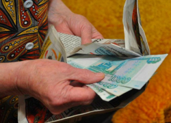 «Очень нужных» вещей на 300 тысяч рублей сбагрила пенсионерам мошенница в Ростовской области