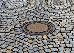 Делом 12-летнего подростка, провалившегося в люк в Волгодонске, займется региональная прокуратура