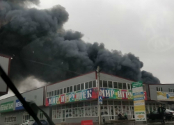 Емкости с горючими веществами взрывались на горящем рынке "Атлант-сити" под Ростовом