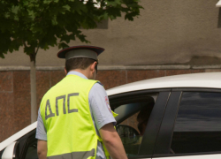 Чудом удалось выжить под колесами автомобиля пожилой жительнице Ростовской области