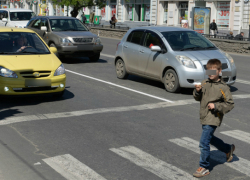 Переходившего дорогу по «зебре» 11-летнего мальчика отправил в больницу молодой автомобилист под Ростовом
