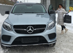 Футболист "Ростова" подарил жене "Mercedes GLE" на день рождения