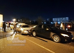 Виновник массовой аварии в Ростове сбежал с места ДТП