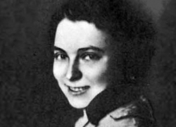 В 1942 году фашисты раздели журналистку Елену Ширман и заставили рыть собственную могилу