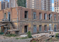 В Ростове разбирают последнюю казарму бывшей бойни — на ее месте вырастут 16 жилых корпусов