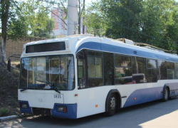 В Ростове на Московской троллейбус сбил пенсионерку