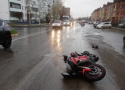 В Таганроге мотоциклист попал в больницу после аварии с легковушкой