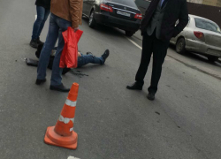 Подросток получил травмы под колесами автомобиля, переходя дорогу на «зеленый» в Ростове