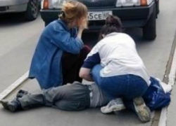 Черепно-мозговую травму под колесами легковушки получил 19-летний парень в Ростове