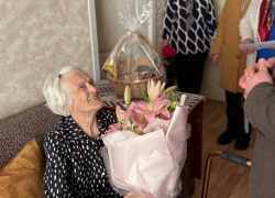 В Ростове ветеран ВОВ отметила 100-летний юбилей 