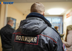 В Ростове три полицейских вломились в квартиру и требовали у хозяев 3 млн рублей