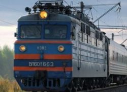 Поезд насмерть сбил 12-летнюю школьницу в Ростове