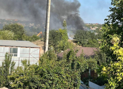 В Ростове потушили пожар на заброшенной свалке