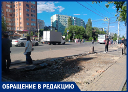 Где мозги: ростовчан возмутили снесенные по городу в жару остановочные комплексы