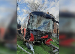 В Ростове часть жителей Железнодорожного района осталась без света из-за ДТП с автобусом