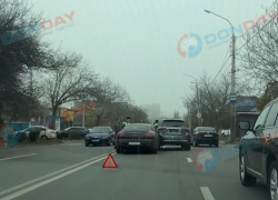На улице Мадояна в Ростове столкнулись два люксовых автомобиля