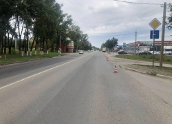 Сбитый на трассе под Новочеркасском пешеход всю ночь ждал помощи и умер