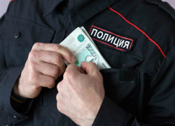 По восемь лет «строго режима» получили двое участковых за вымогательство взятки у бизнесмена в Ростове