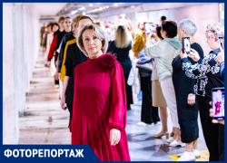 «Стиль вне возраста»: фоторепортаж с дефиле возрастных моделей в подземном переходе