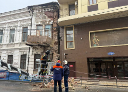 После обрушения балкона жильцы дома на Шаумяна решили оформить его как аварийный