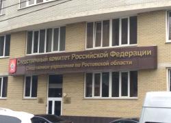 Женщина скончалась после жуткого падения из окна в Ростовской области