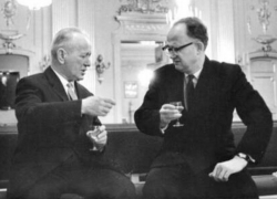 Календарь: 56 лет назад писатель Михаил Шолохов получил Нобелевскую премию по литературе в Стокгольме