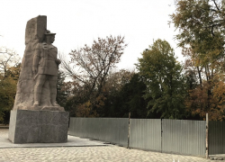 В Новочеркасске призвали остановить строительство часовни под памятником красным казакам