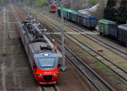 В Ростове на Нансена пассажирский поезд насмерть сбил 31-летнего мужчину 