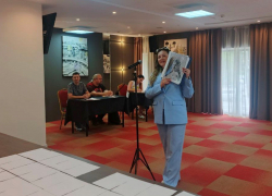 Первого экскурсовода со знанием жестового языка аттестовали на Дону