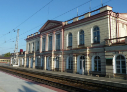 Полицейские оцепили из-за бесхозного предмета железнодорожный вокзал под Ростовом 