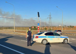 Автодорогу «Ростов-на-Дону-Азов» перекрыли из-за пожара  