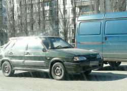 Ослепленный солнечным светом автомобилист сбил переходившую дорогу на «зеленый» женщину в Ростове