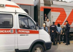 Запрыгивавшая в поезд на ходу женщина осталась без пальца в Ростовской области