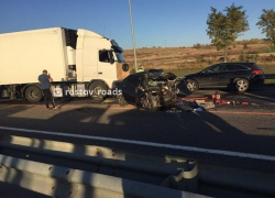 На трассе в Ростовской области водитель «Лады» погиб при столкновении с фурой