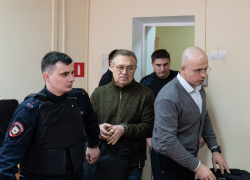 Виктор Гончаров хотел из суда уехать в больницу, а трое других подсудимых частично признали вину