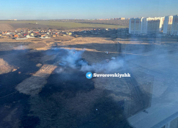 Большой ландшафтный пожар вспыхнул в микрорайоне Суворовском в Ростове