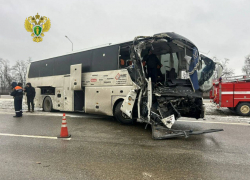 Четыре человека пострадали в ДТП автобуса и бензовоза на трассе М-4 «Дон» в Ростовской области