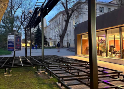 После жалоб на самострой на Пушкинской власти объяснили, как законно установить летнее кафе