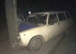 Обычное дерево помешало пьяному угонщику скрыться с места преступления под Ростовом