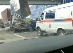 В сети появилось жуткое видео смертельной аварии под Ростовом 