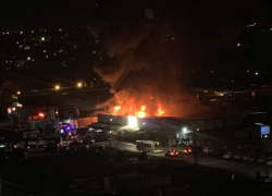 В Ростове-на-Дону горит рынок «Темерник»: главное о пожаре