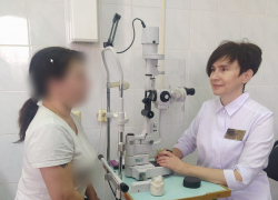 Ростовские врачи спасли зрение женщине с осколком стекла, попавшим в глаз