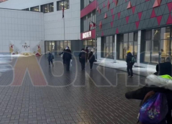 «Дорога ярости»: путь до школы №74 превратился в огромный каток