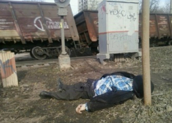 Абсолютно глухой мужчина мучительно погиб под колесами грузового поезда под Ростовом