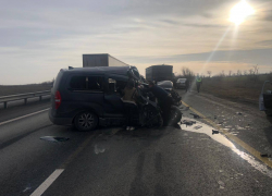 В аварии с иномаркой и КАМАЗом погиб подросток в Ростовской области