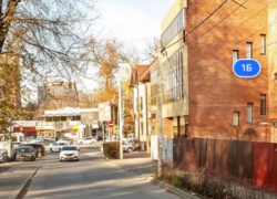 В Ростове третий год не могут продать участок в переулке Кривошлыковском