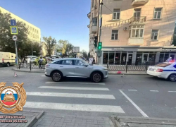 В центре Ростова кроссовер сбил пожилого пешехода