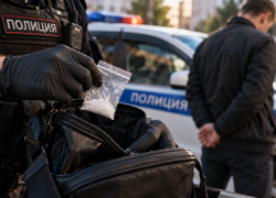 Сумка с сюрпризом: у ростовчанина нашли запрещенку во время патрулирования