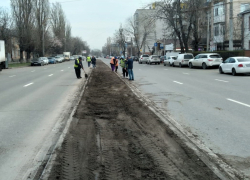 В Ростове стартовал пилотный проект по снижению высоты грунта вдоль дорог