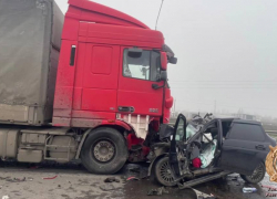 Под Ростовом женщина уснула за рулём и погибла под колесами грузовика